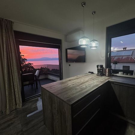 Golden Sunset Apartment Njivice Exterior photo
